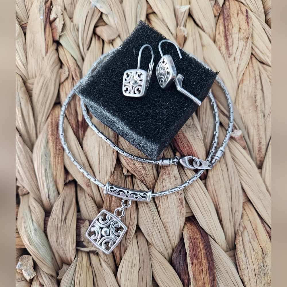 Elegant Silver Necklace And Earrings Jewelry Set